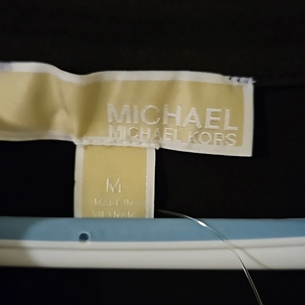 Michael Kors blouse NWT sz.M NWT with gold zipper - Picture 3 of 9